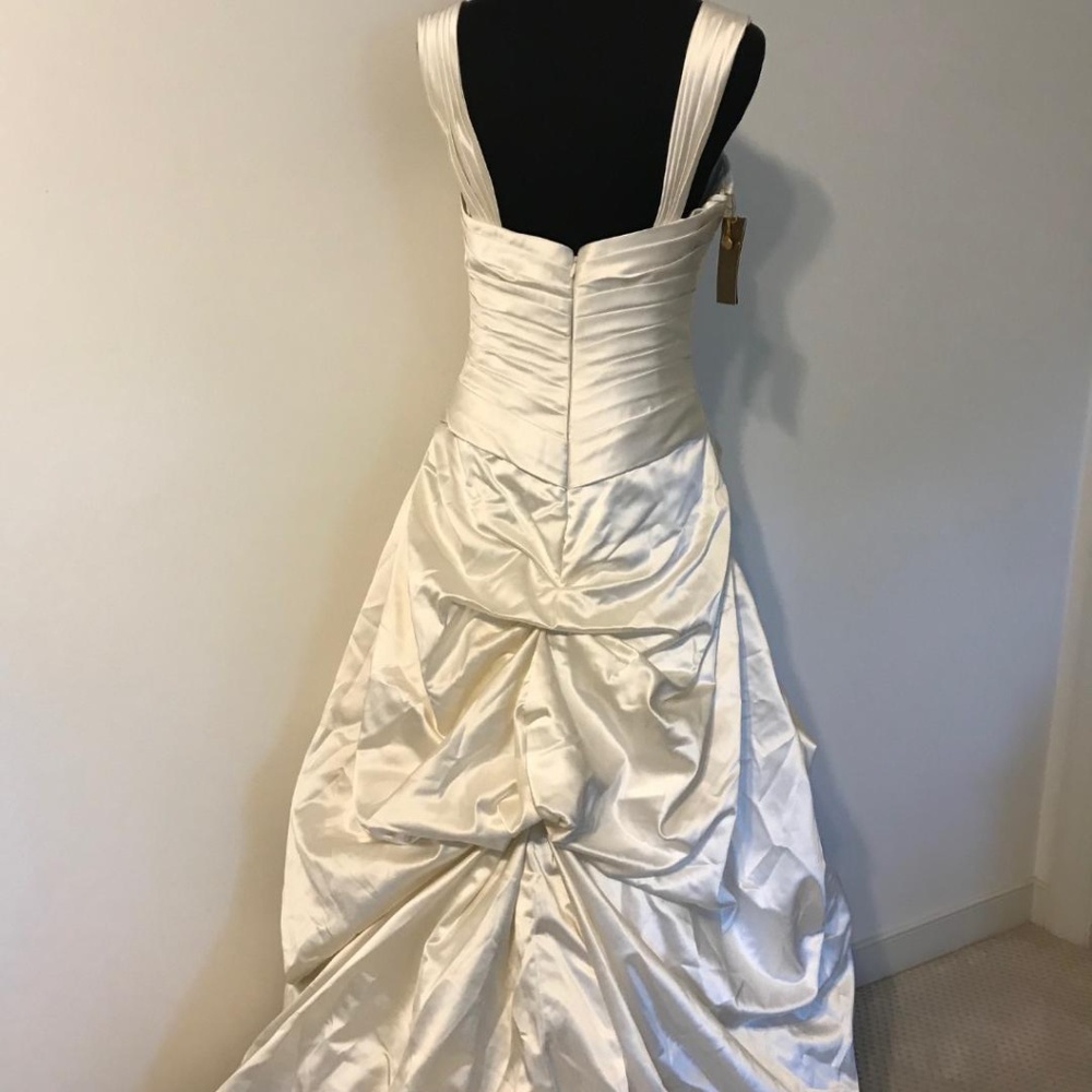 BRIDAL - Picture 6 of 7